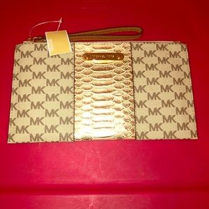 Michael Kors small bag/wristlet